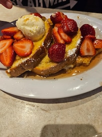 Great food at Crestwood restaurant. Also a short walk