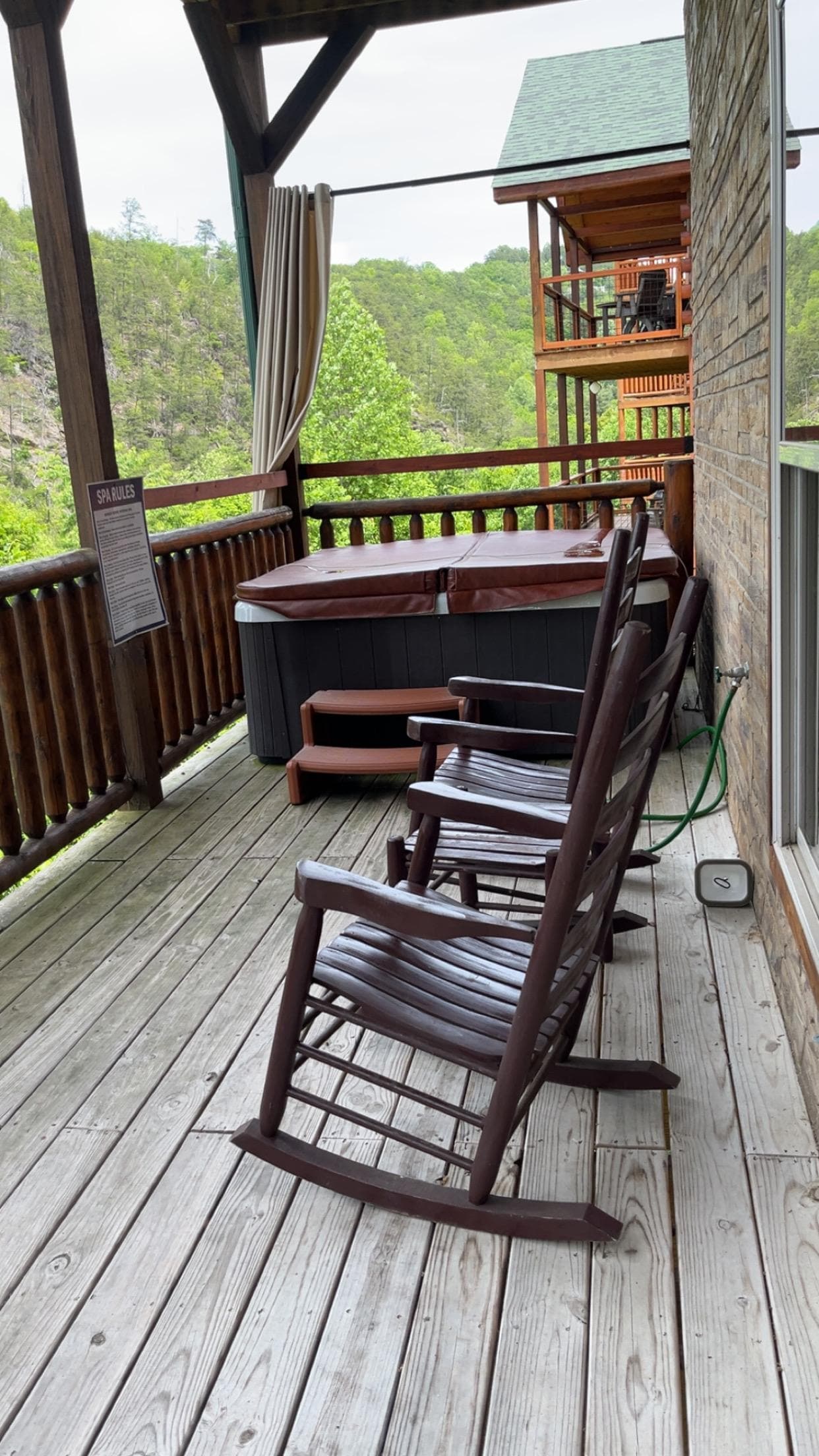 Bottom balcony p