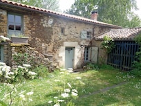 Entrée du gîte Sabotier. Le parking est à 100 mètres