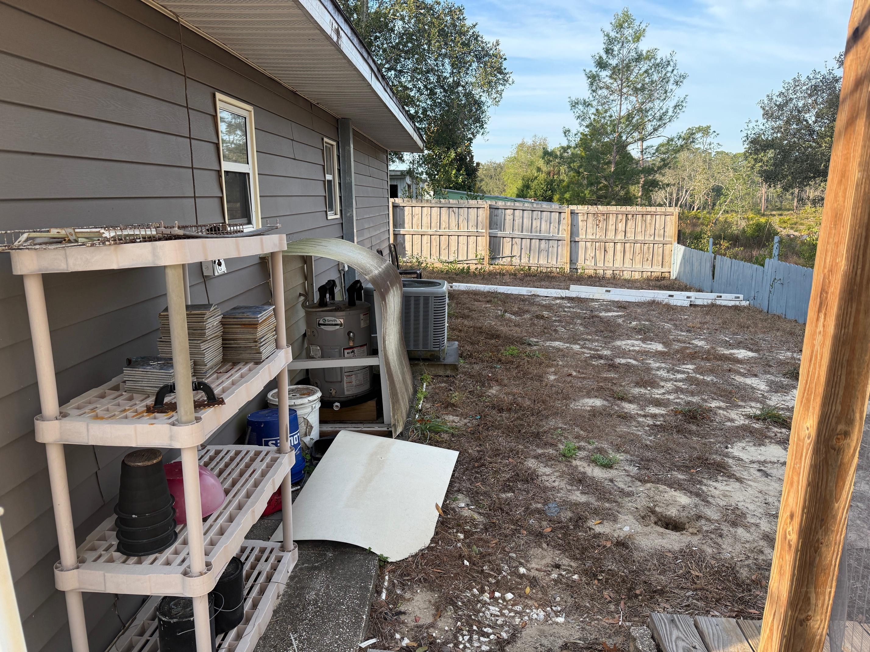 Cute interior, but exterior could use clean up and updating...