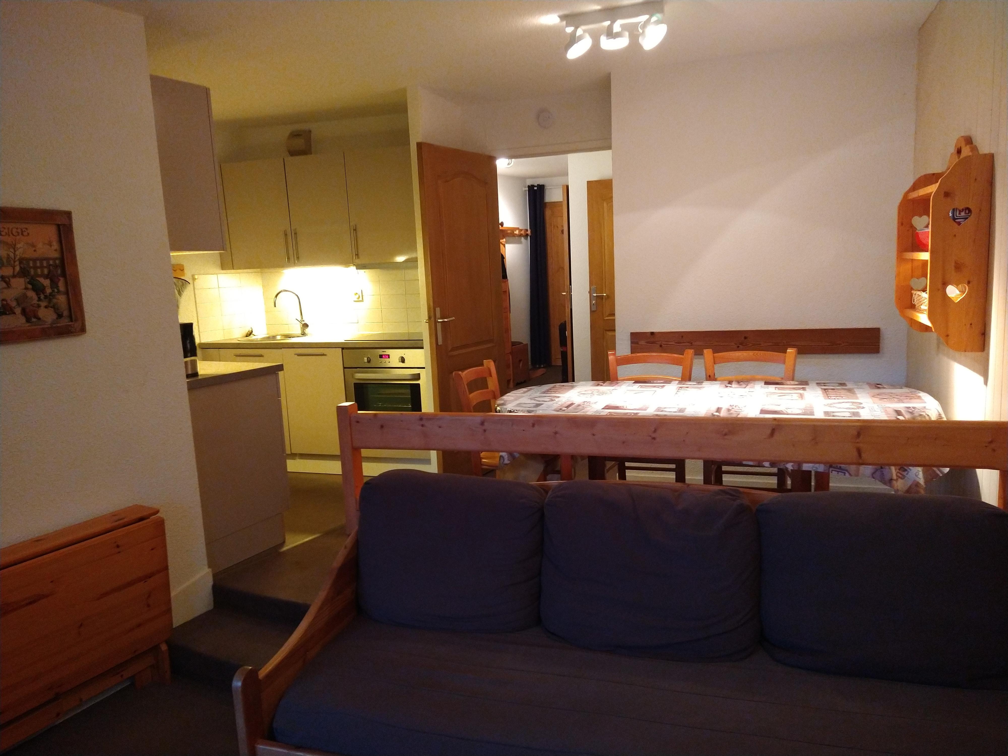 Intérieur pratique et aéré.