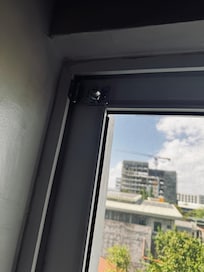 Unaccessible Balcony (w/lock)