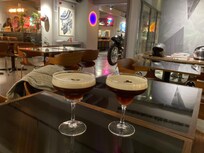 En lille night cap i baren