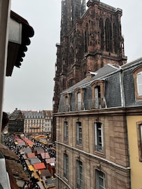 Photo de la cathédrale vue de la chambre n* 501