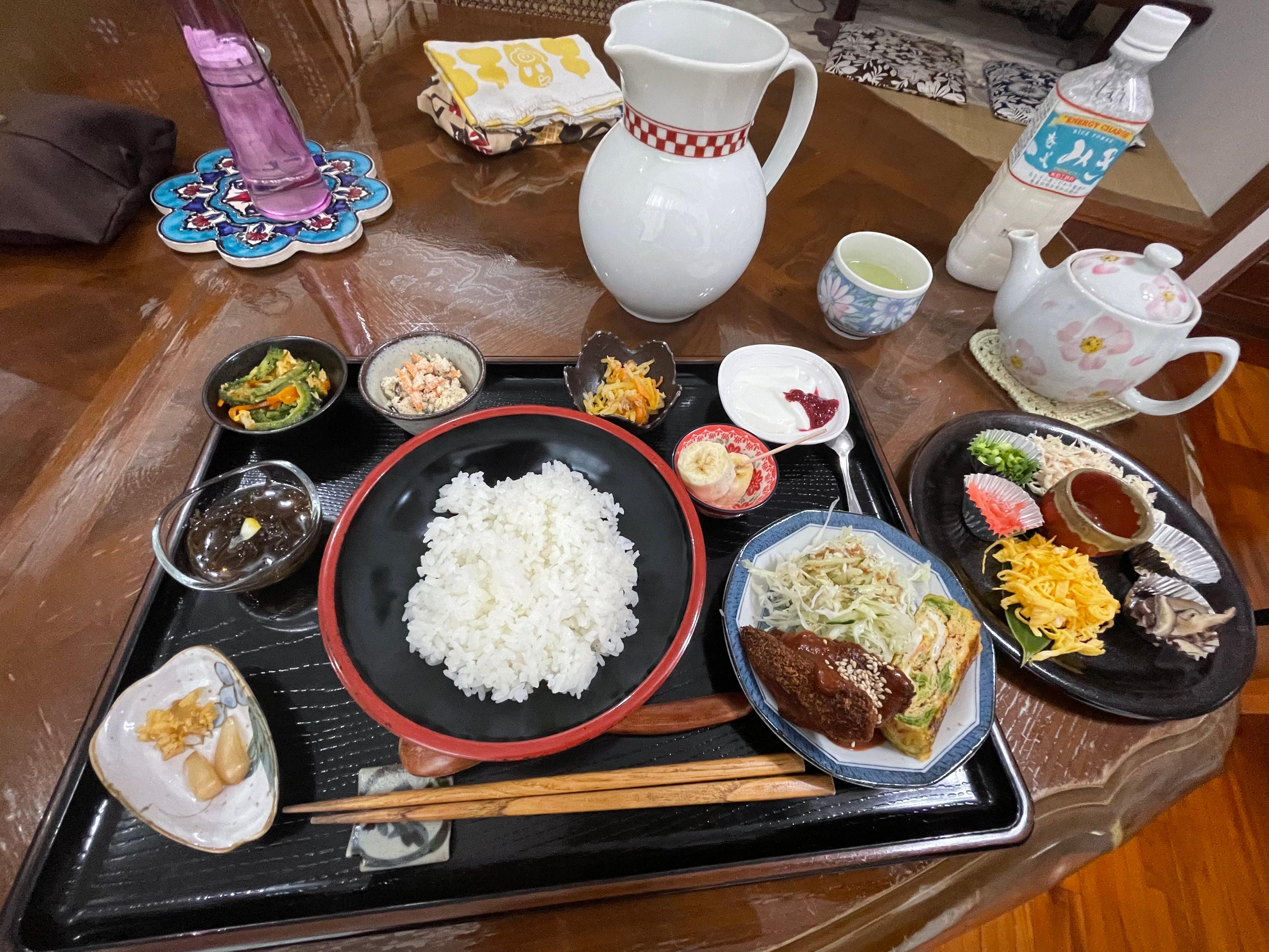 鶏飯の出汁が美味しく全部飲んでしまった。副菜もどれも美味しい😋