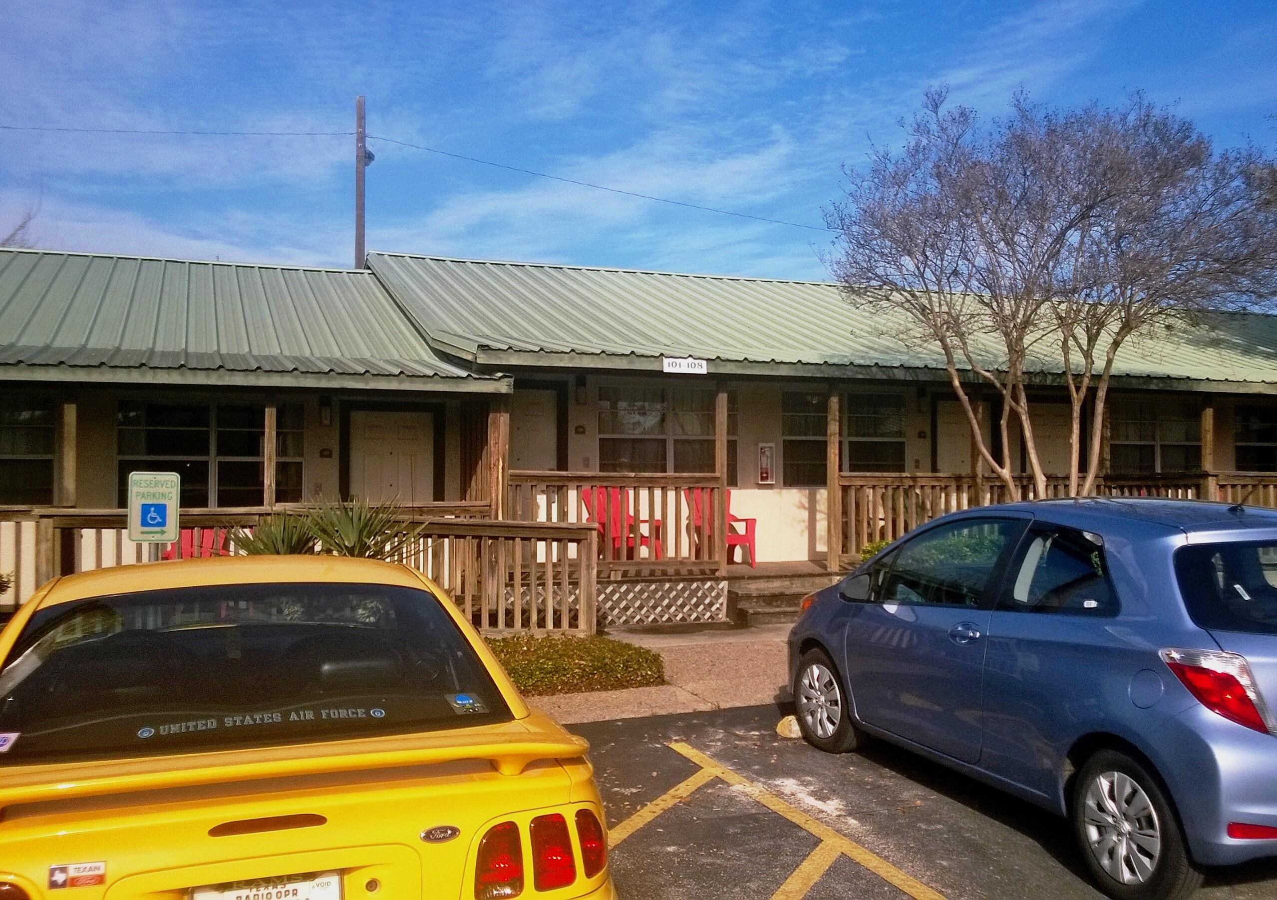 Cottage-like Motel Units