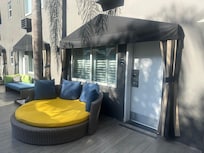 Rom med egen utgang til bassenget