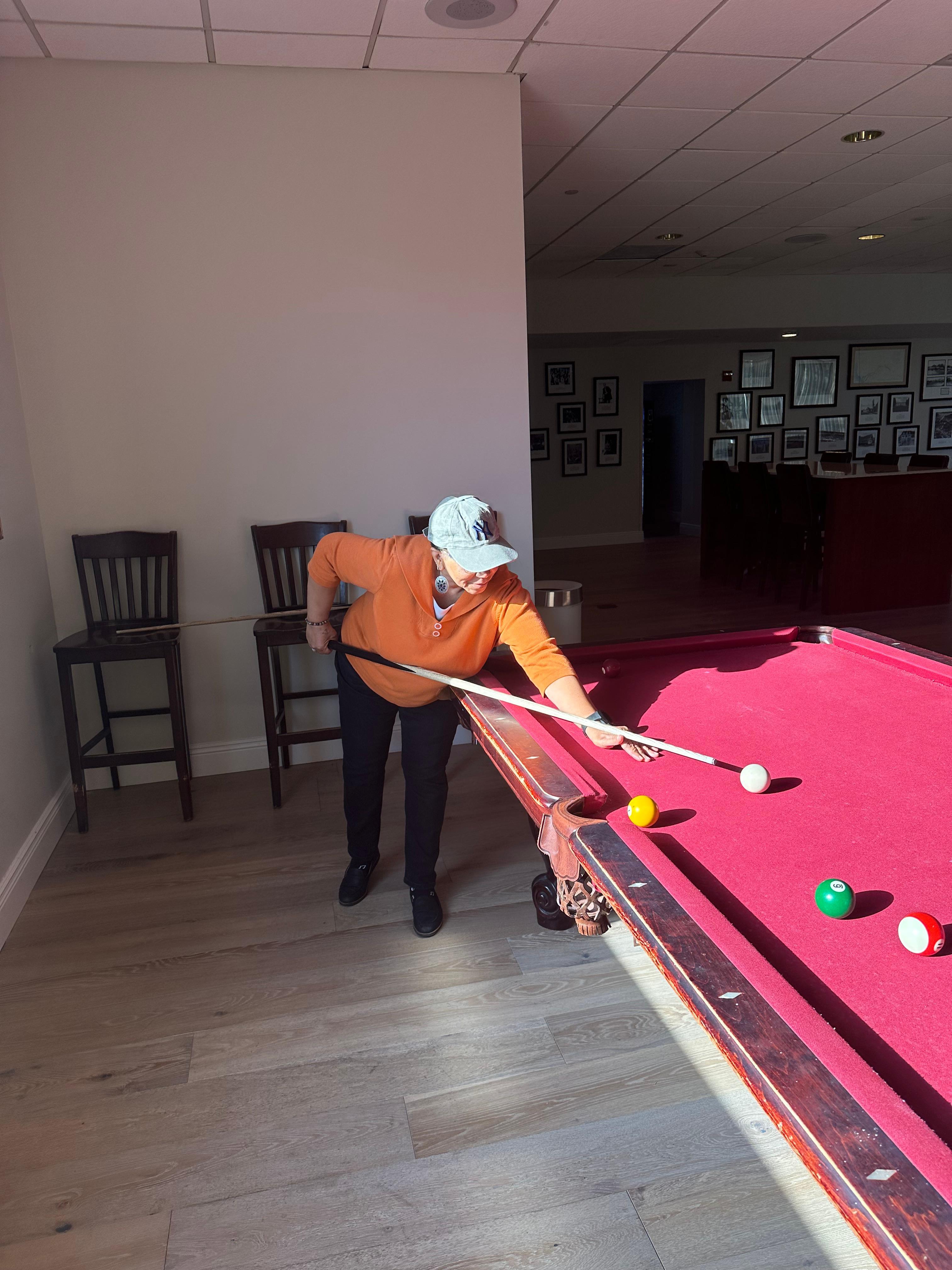 Shoot pool to relax 