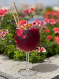Gode sangria til 10€ ved Poolområdet