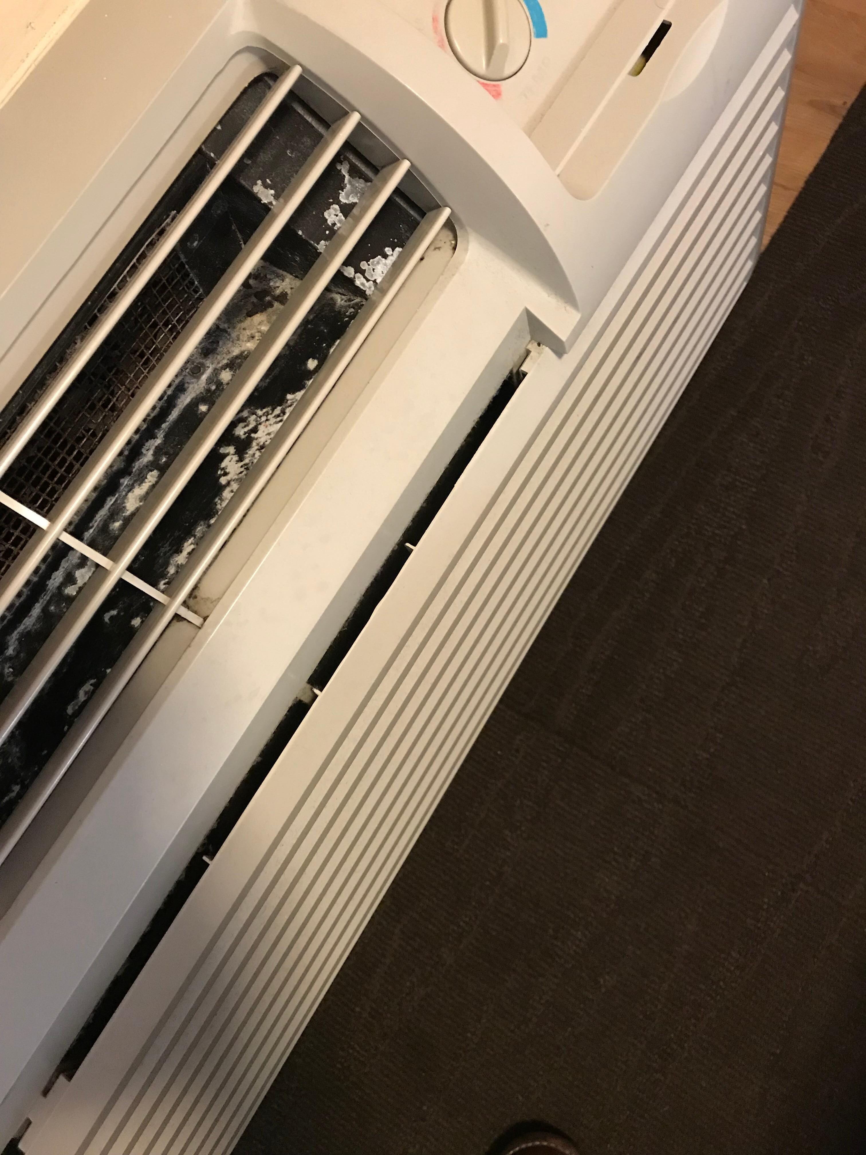 Dirty Moldy Airconditioner