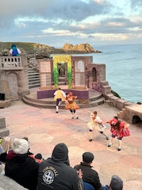 LOVE RIOT, play at the Minack Theatre.