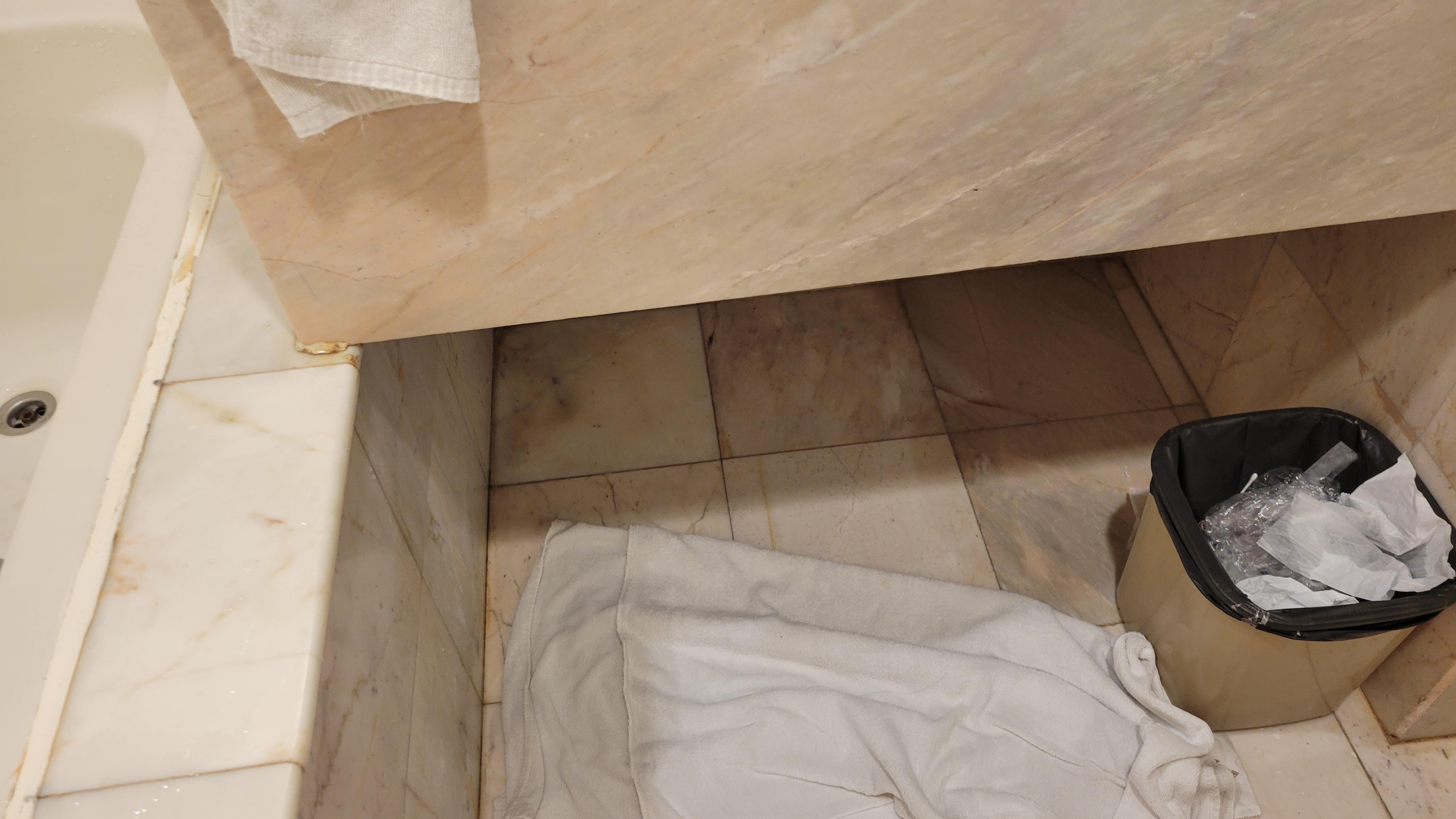 沖涼時 水流滿地