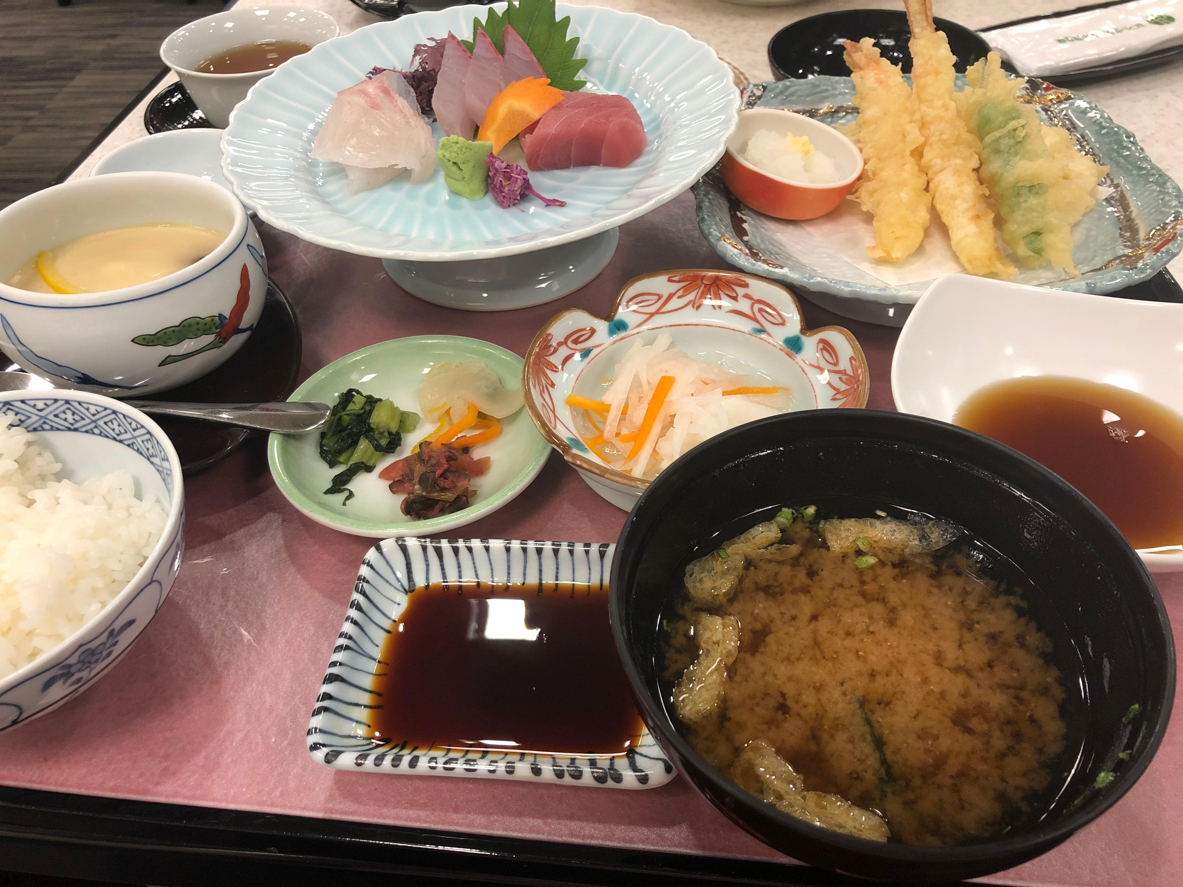 天ぷらとお刺身の定食