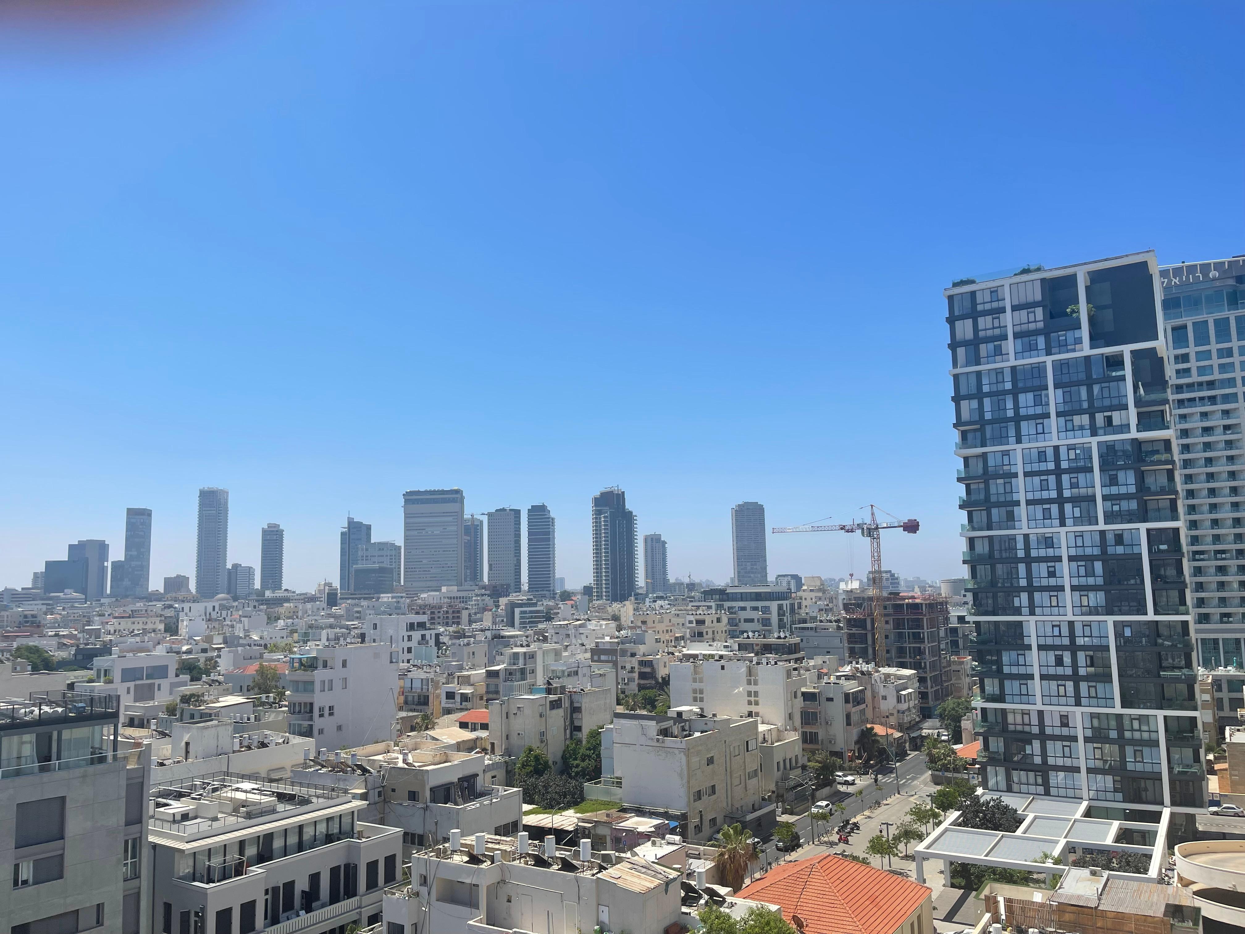 Roof view of city 