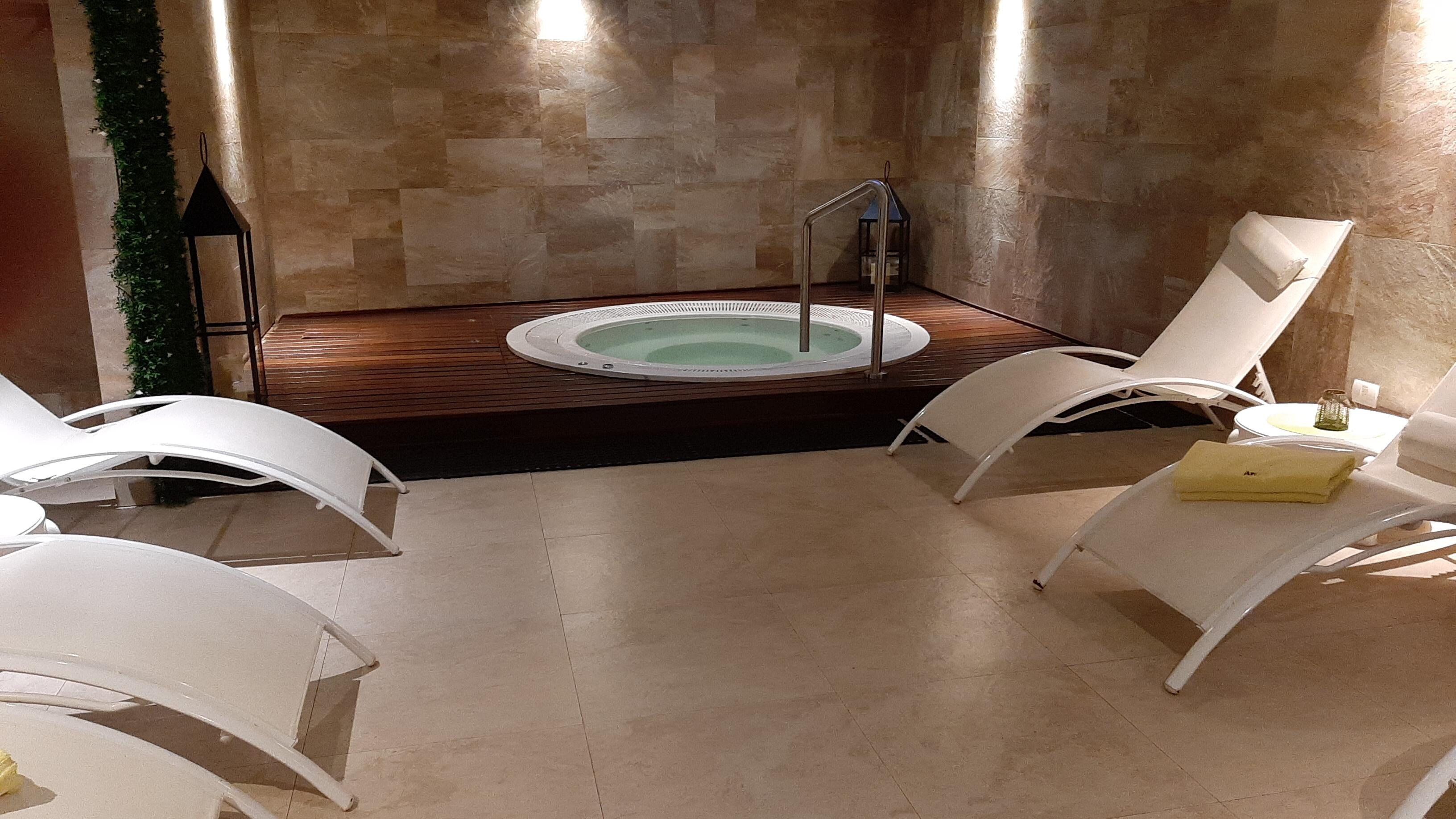 SPA, con Hamam y Sauna, possibilidad de masajes.