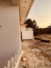 Bagsiden af bygningen.