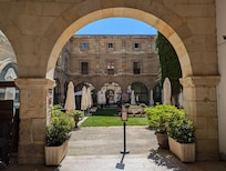 Entrance to the hotel courtyard
