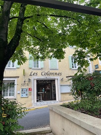 L’entrée de l’hôtel
