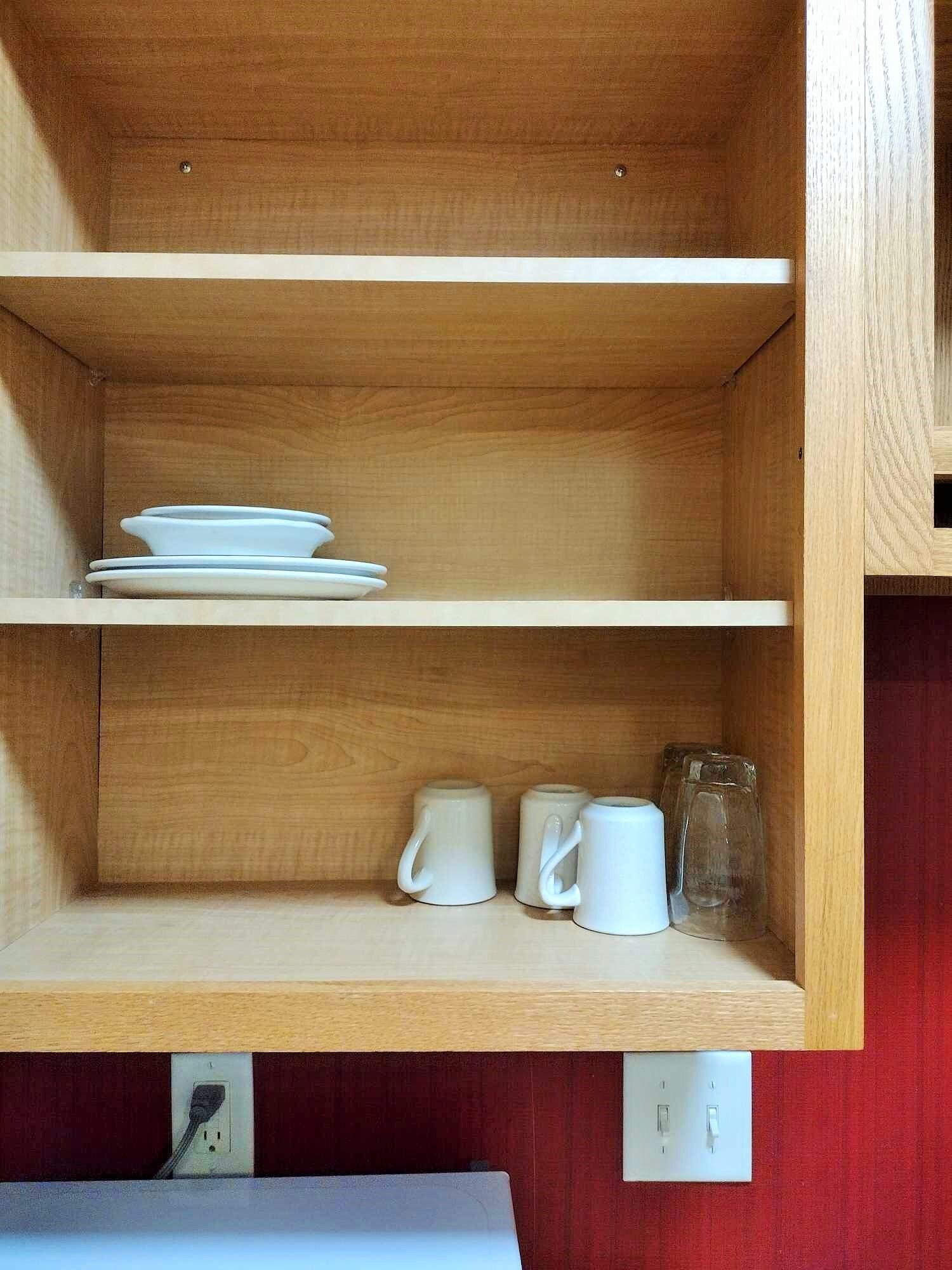 2 plates in the cabinet, we had 3 people to use 2 plates, no glasses