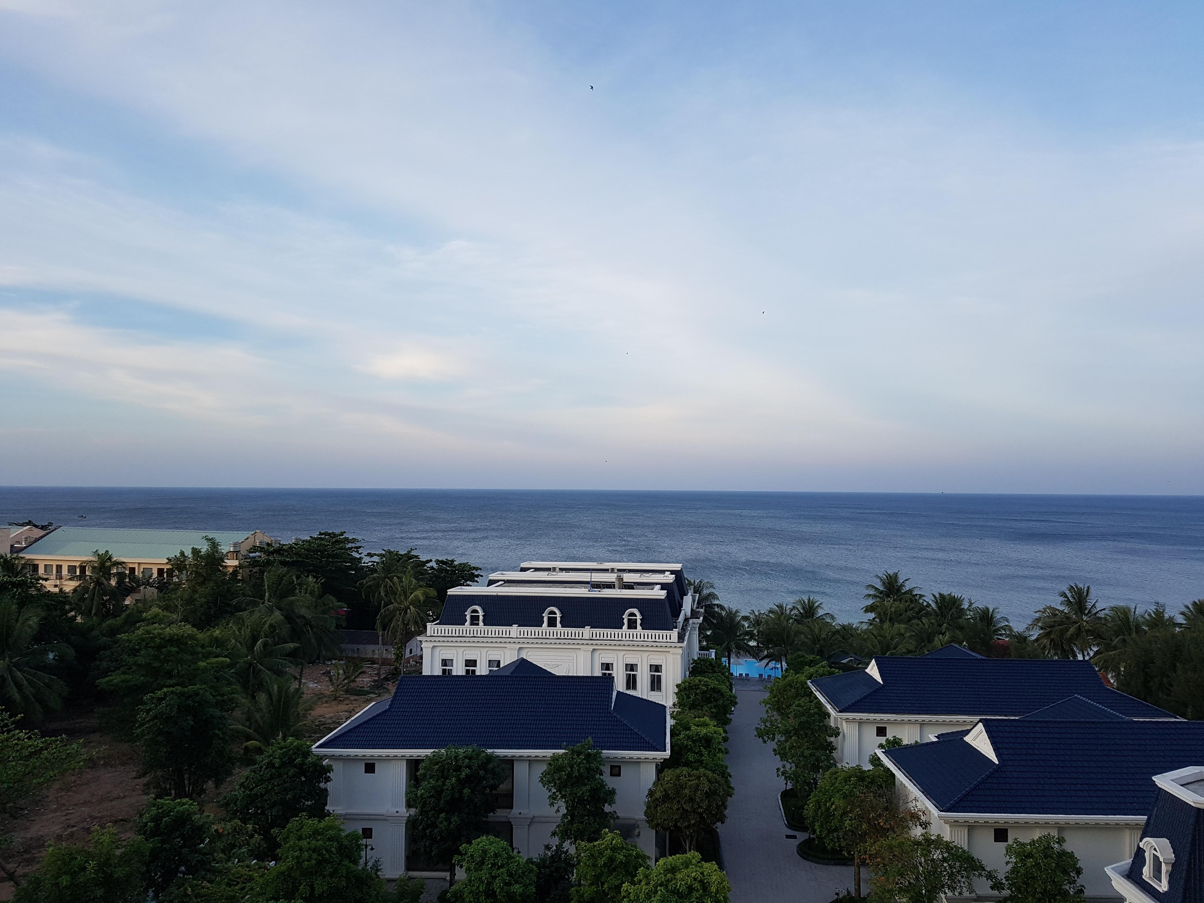 숙소에서 바라보이는 해변