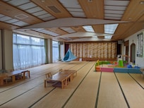Large relaxation area outside of baths