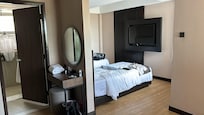 Comfy, cool and clean. Monkeys are noisy when they get in the garbage but staff cleaners also early and loud.