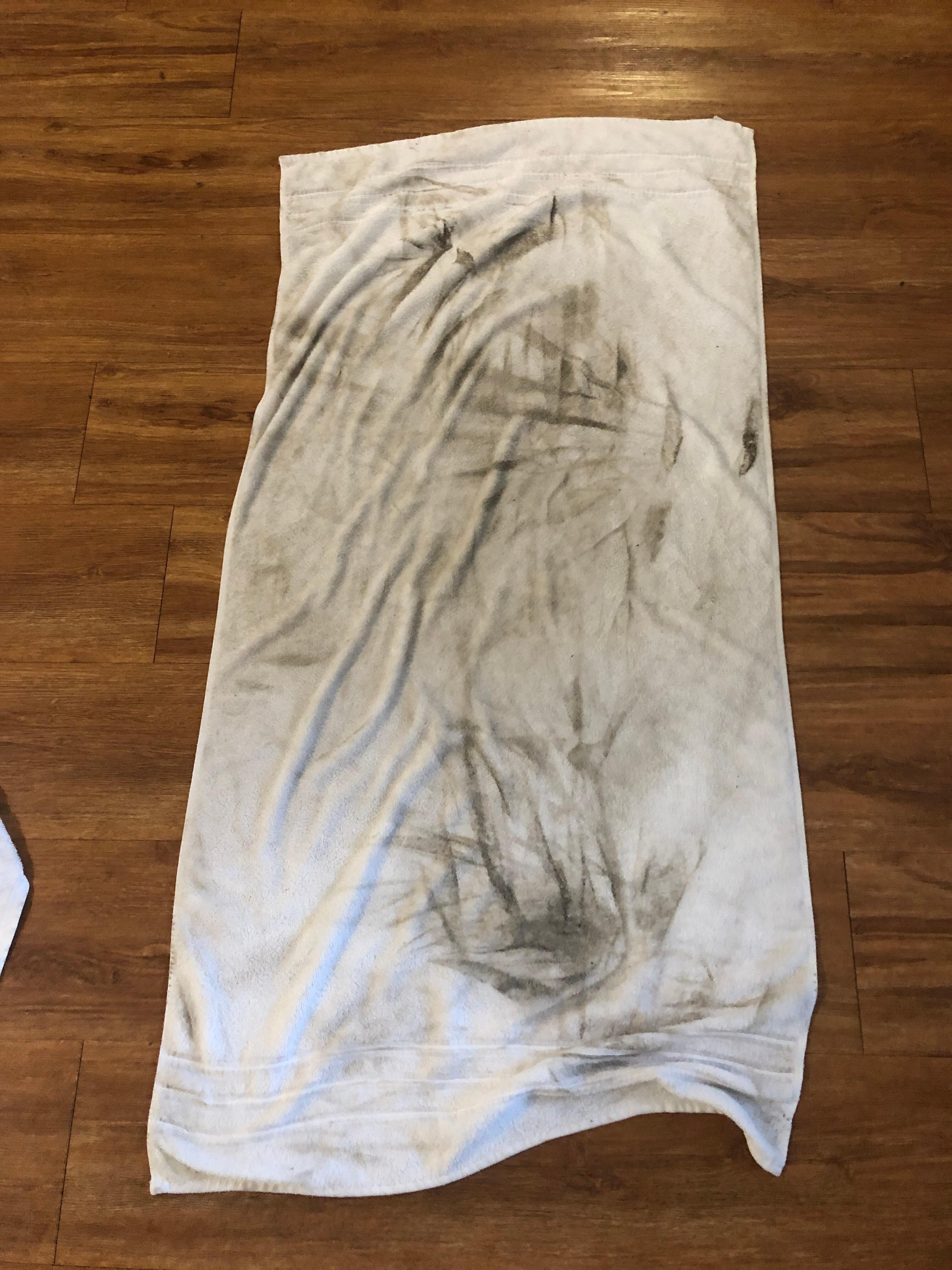 Telo bagno dopo pulizia del pavimento