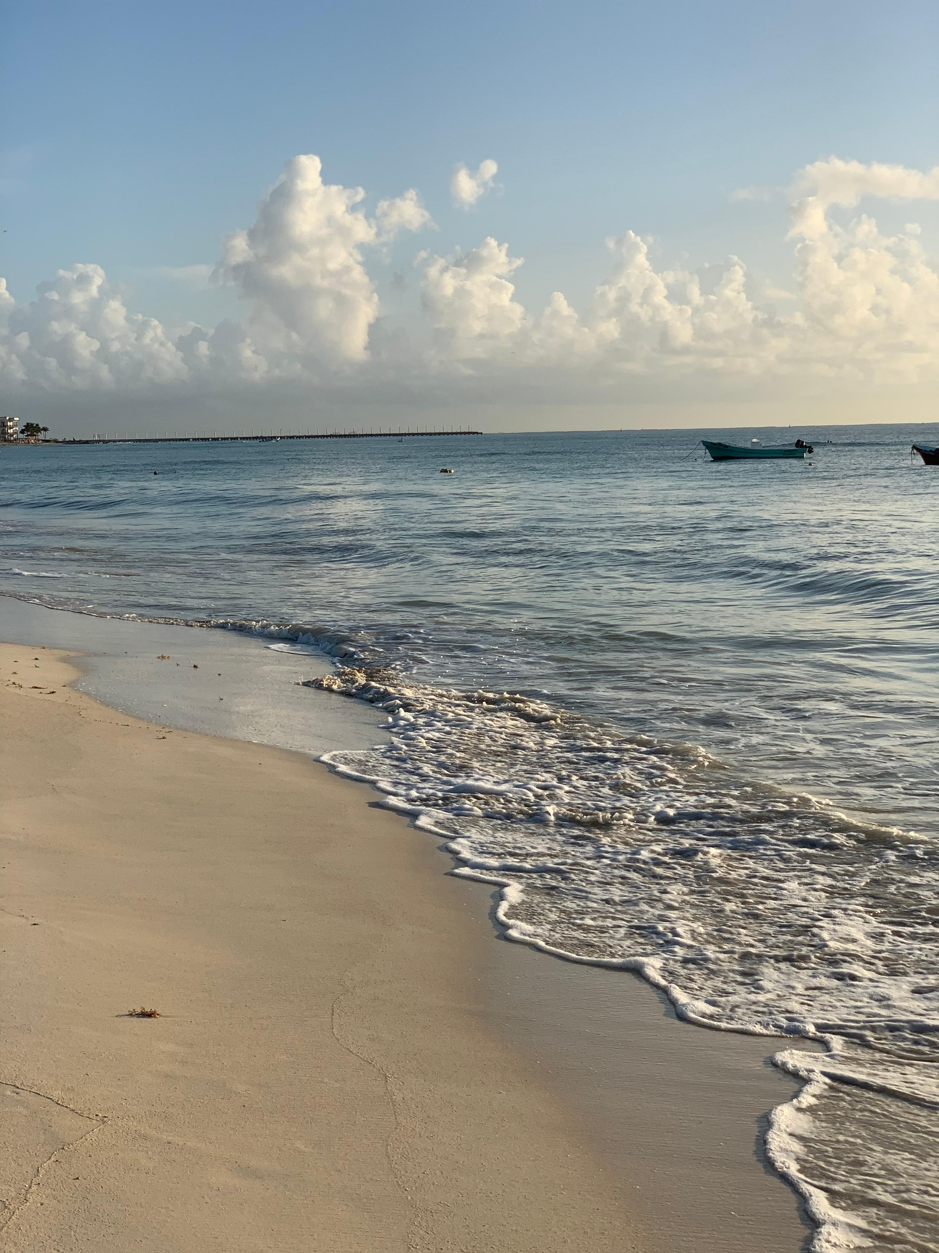 La spiaggia sotto hotel 