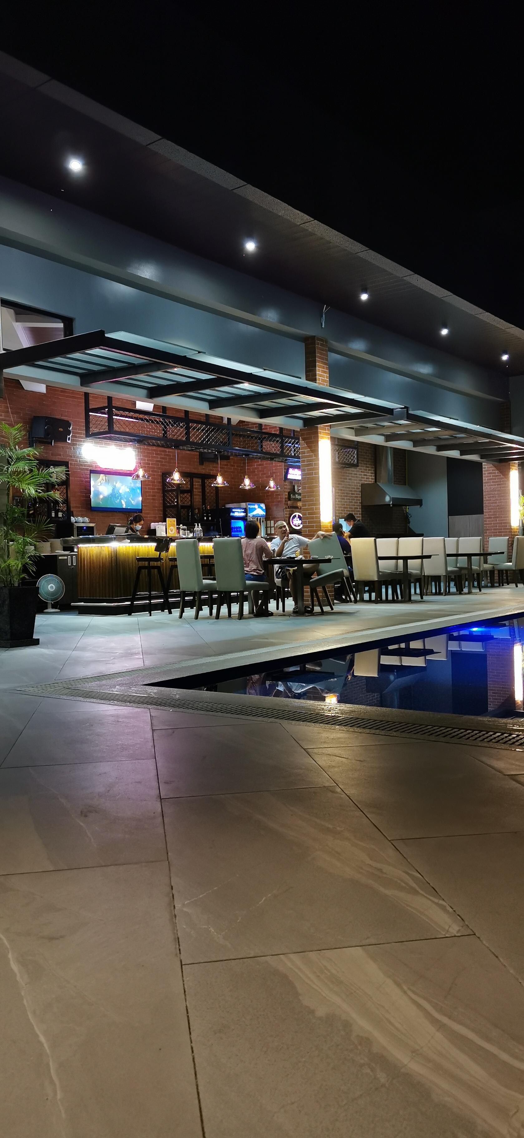 Overlook bar and restaurant
