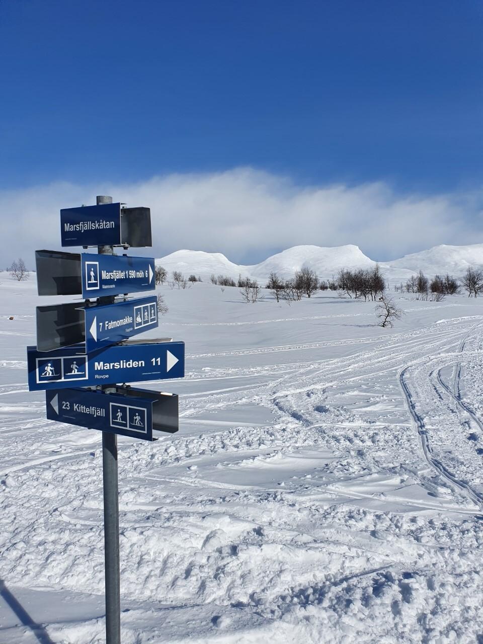 Vid Marsfjällskåtan.