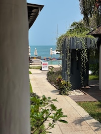 Distance to pool and beach