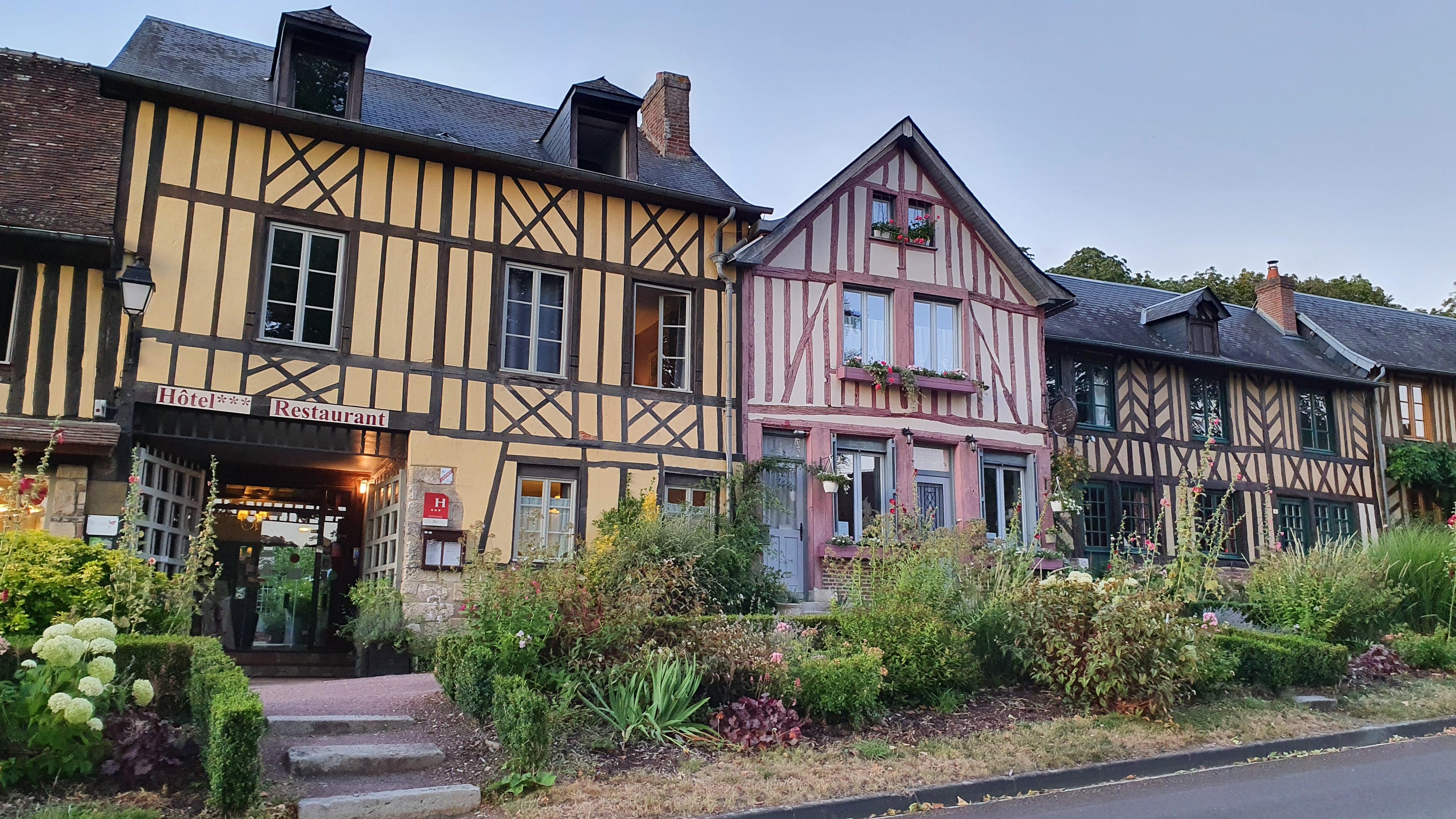 L'hôtel vu de la place 