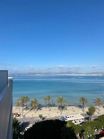 Udsigt fra rum mod strand