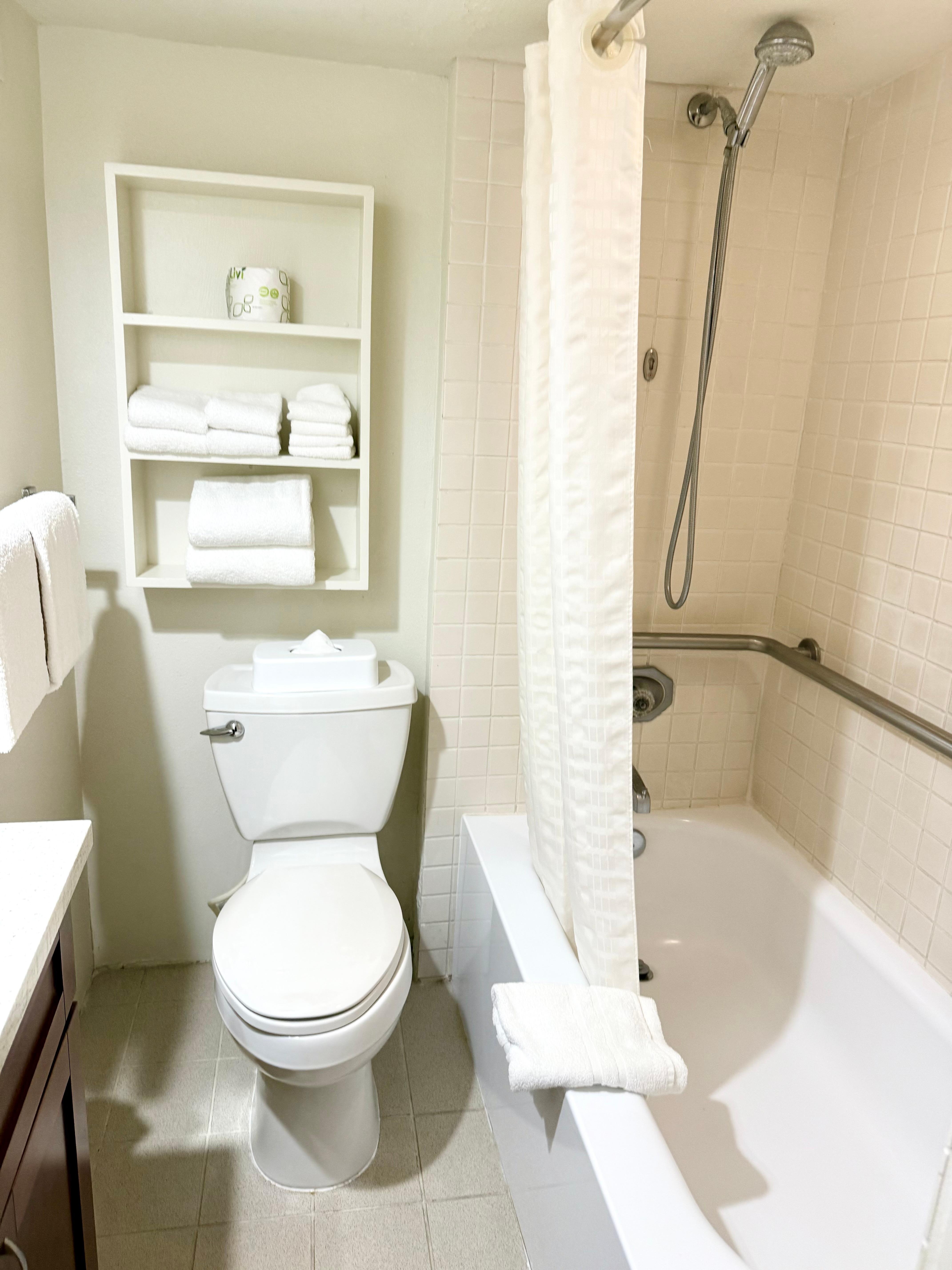 Bathroom with bath tub 