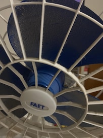Ventilador quebrado e sujo
