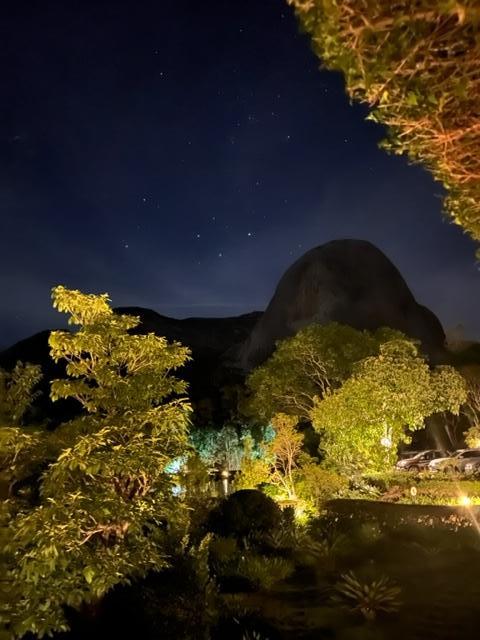 room's view-night