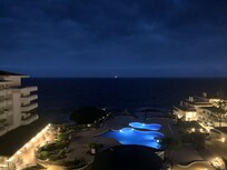 Vue piscine et mer