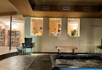 Spa, solo per maggiorenni. Con sauna, bagno turco, jacuzzi. Buonissima tizana e acqua fresca con zenzero e limone