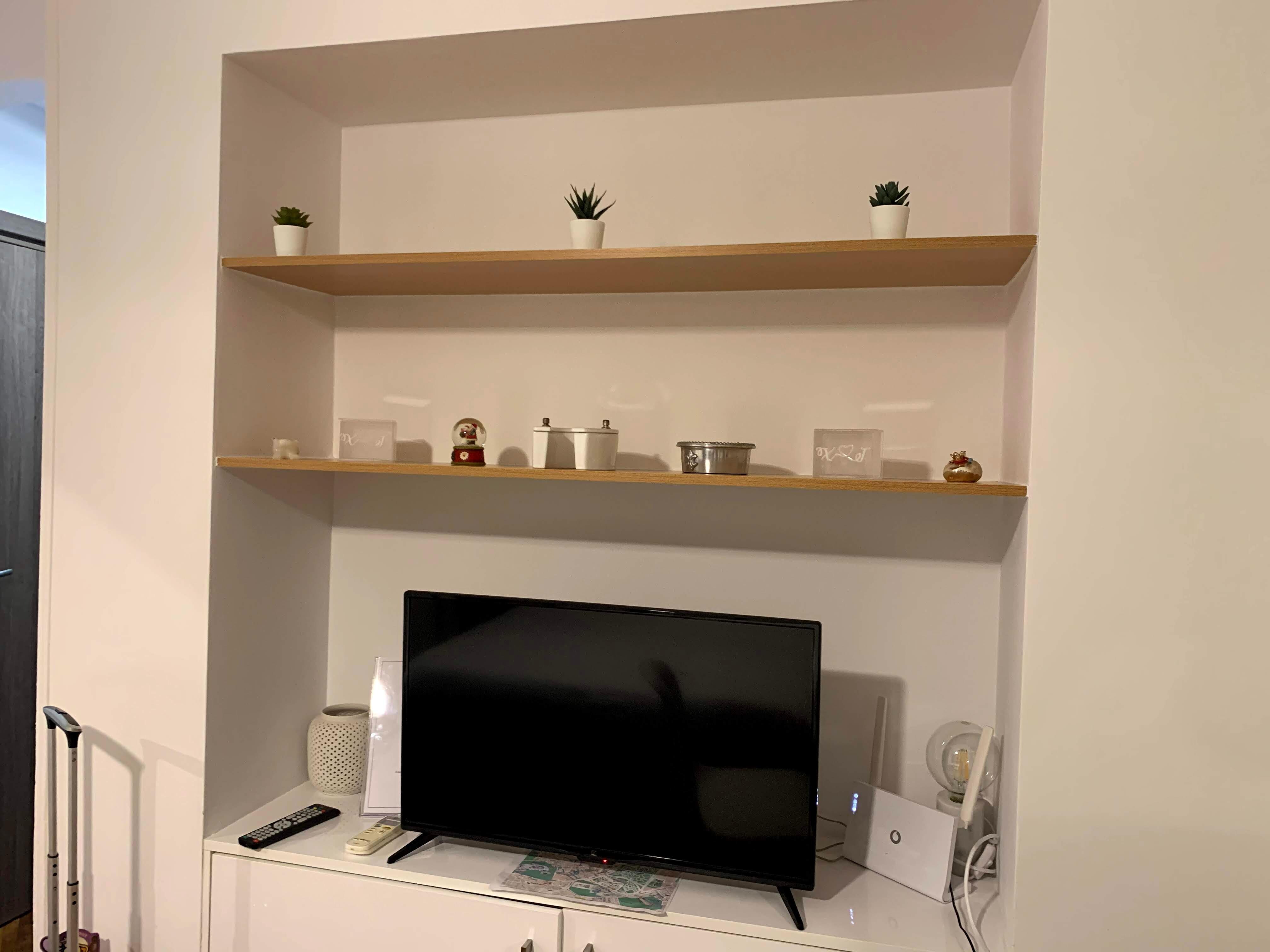 この下の棚にドライヤー 