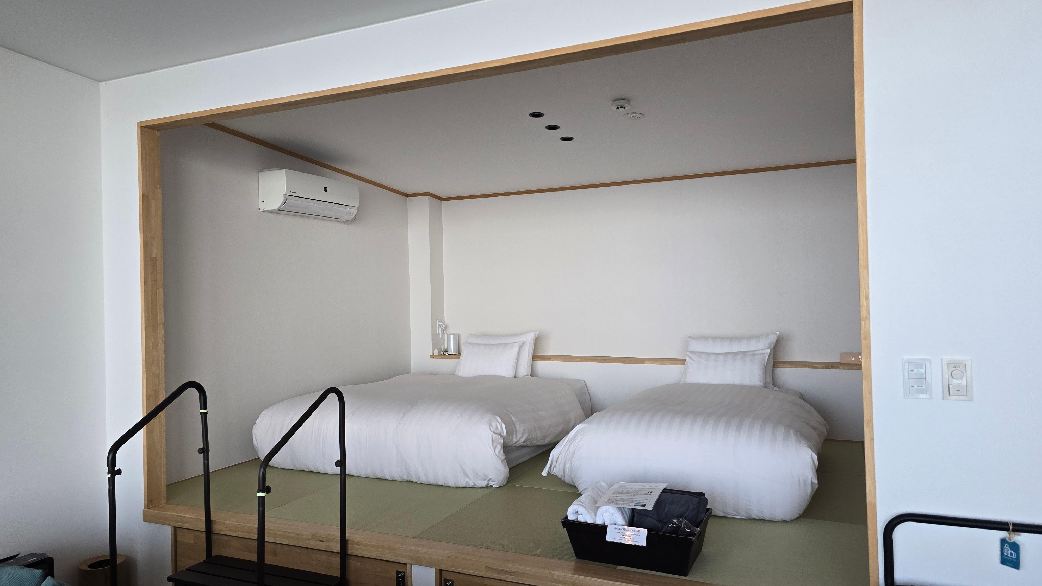 畳に安心します。ベッドなので寝やすいです。