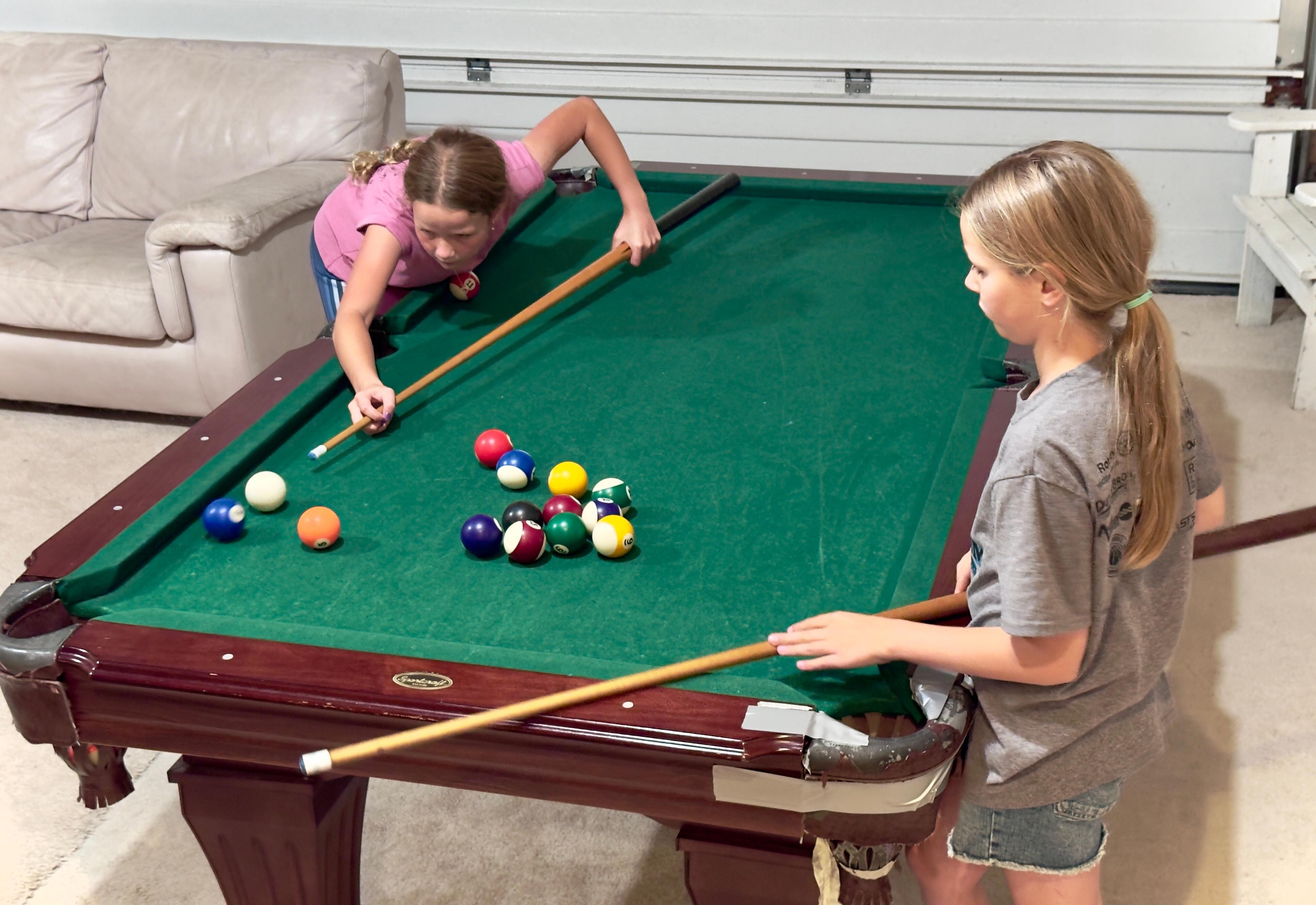 Pool table 