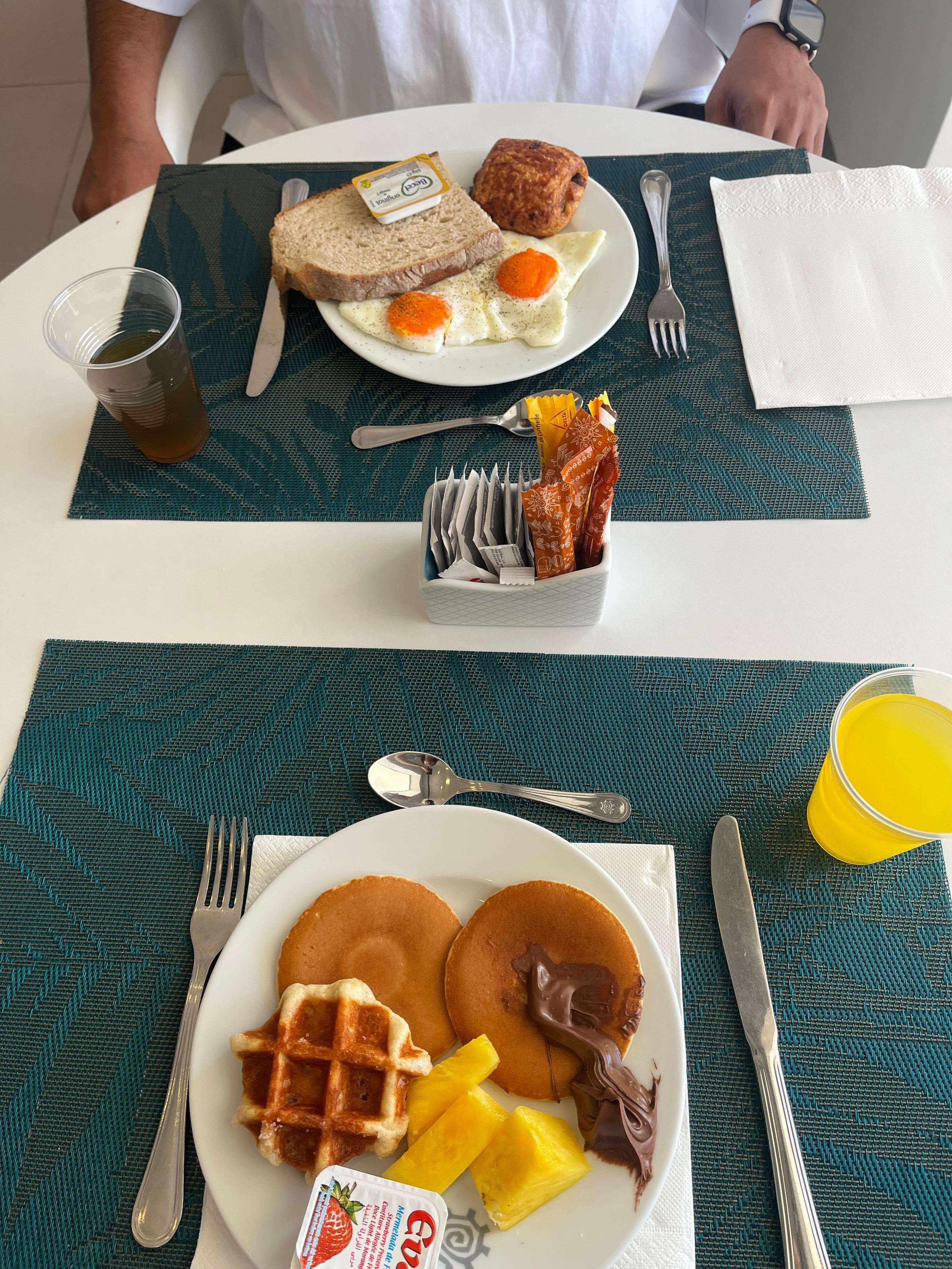 Breakfast 