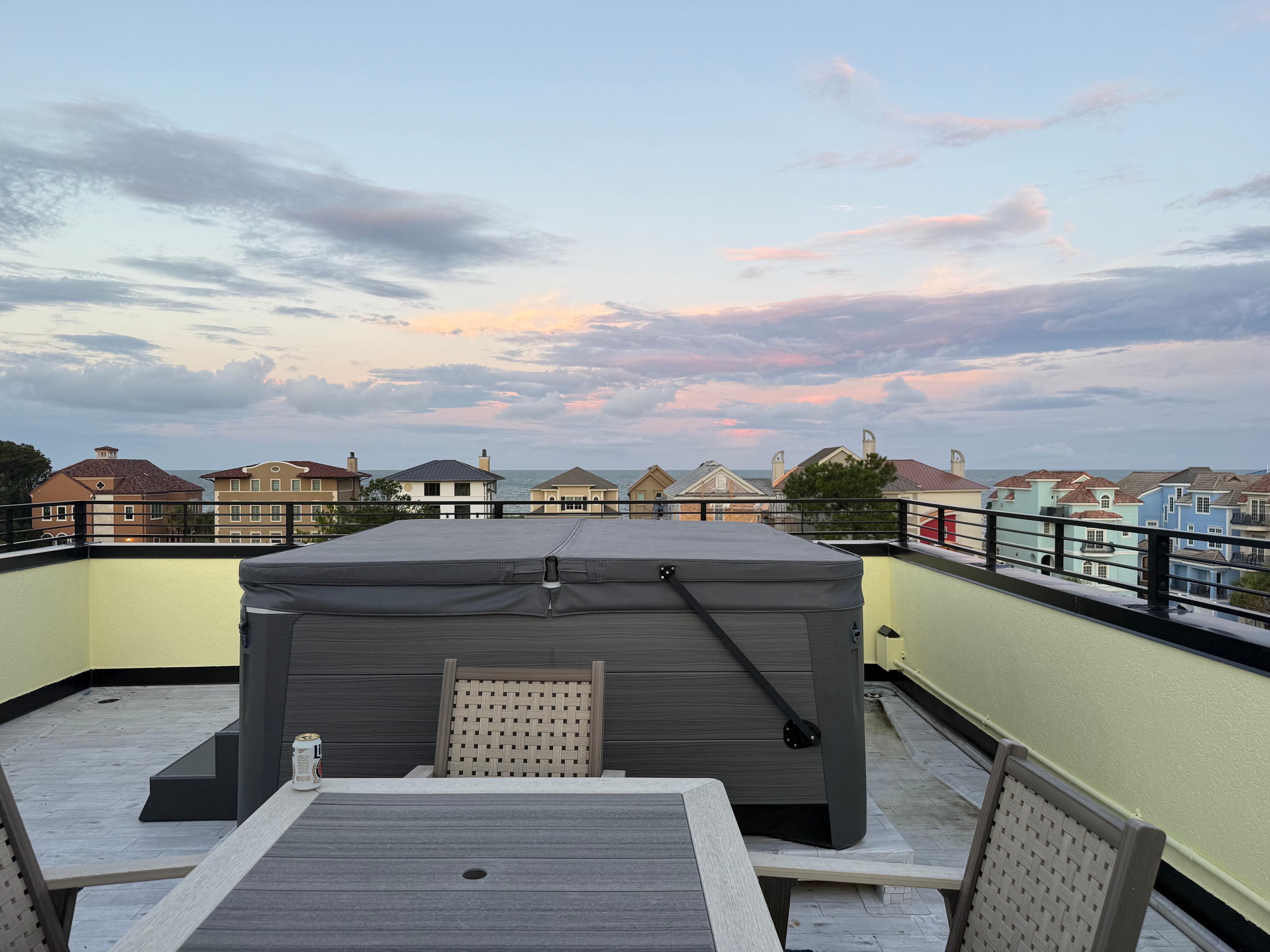 Rooftop hot tub/patio