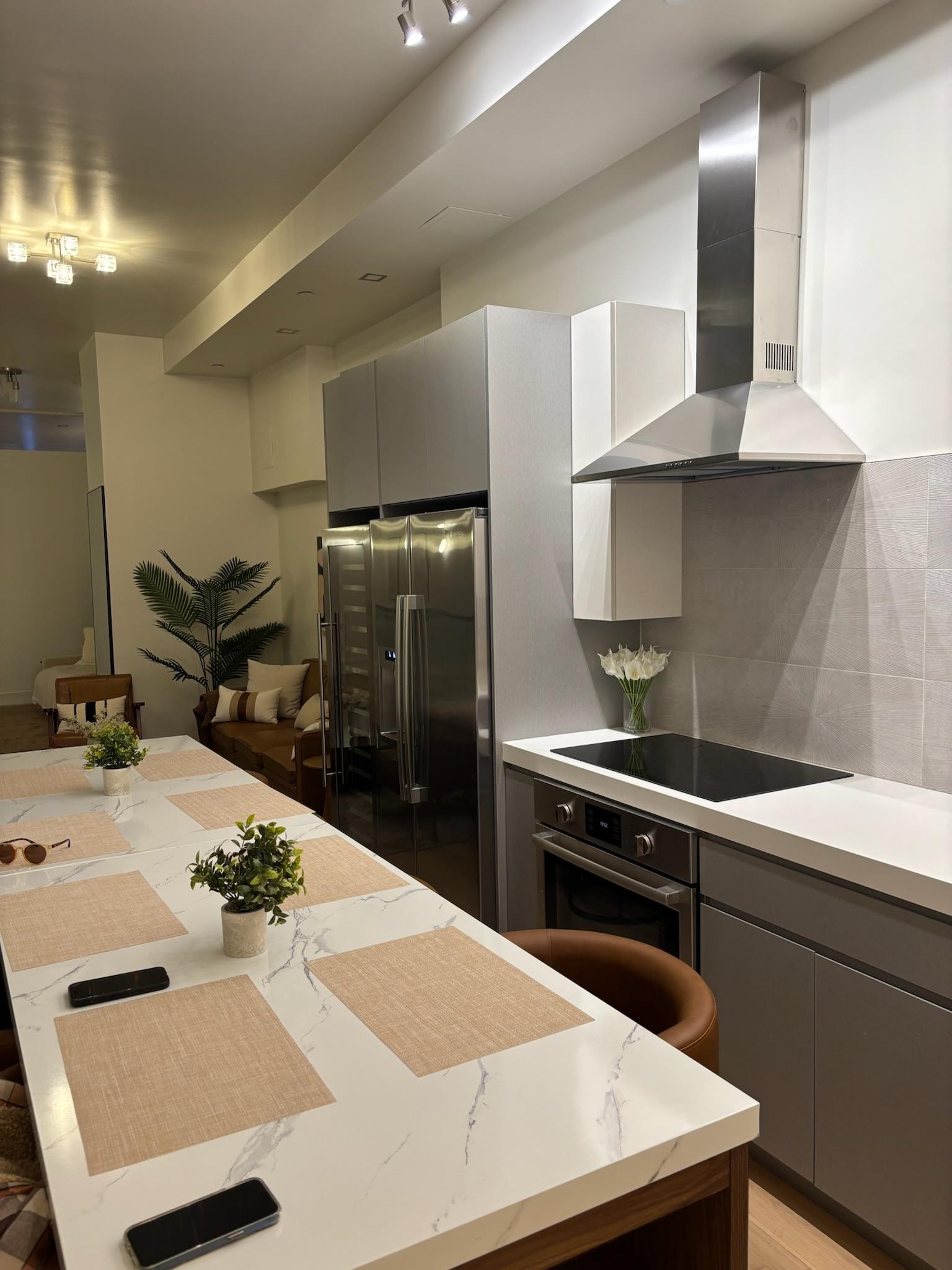 Big kitchen with a bar that seats 8p