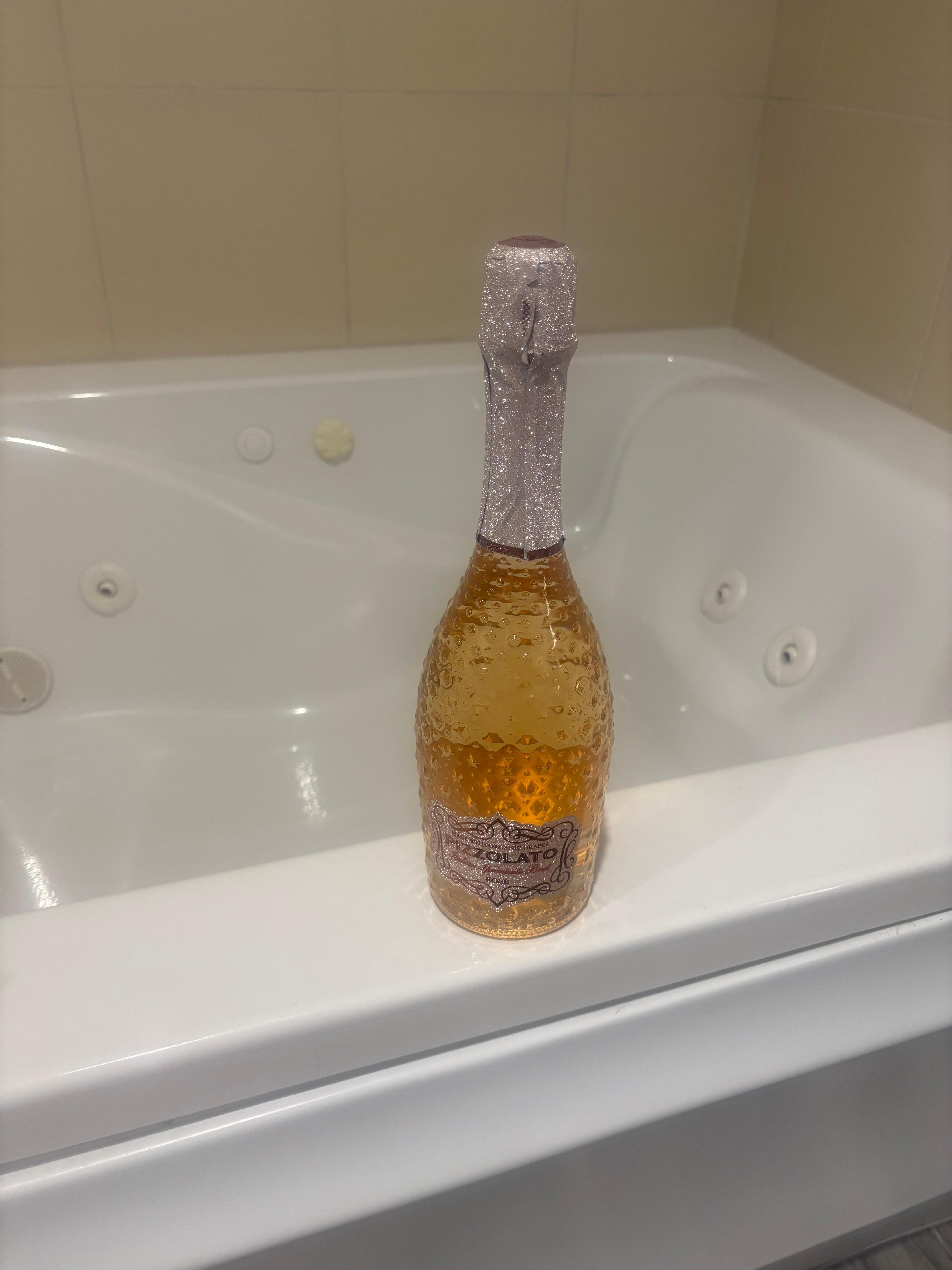 Jacuzzi tub was amazing 