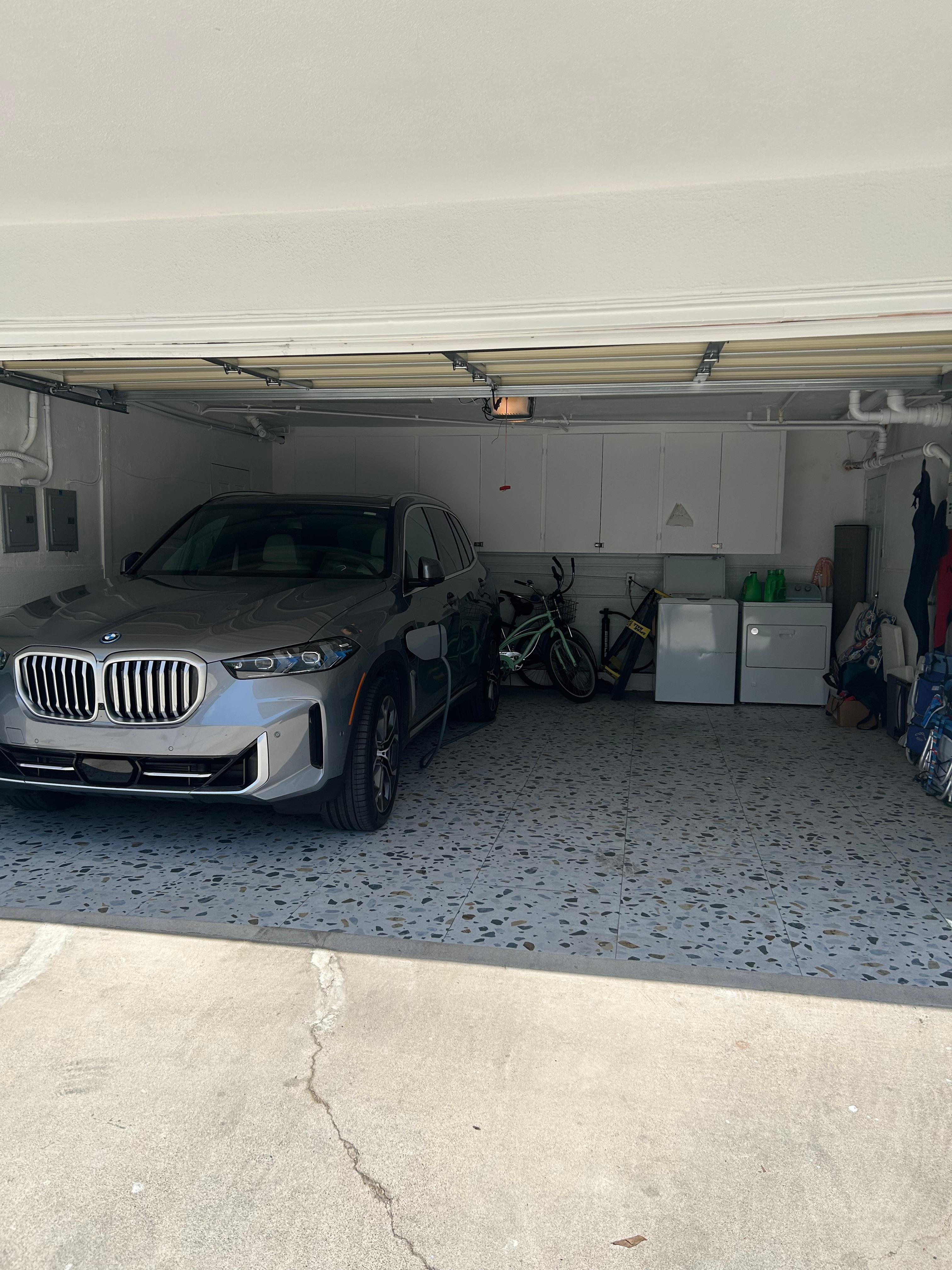 On site parking garage and has washer/dryer for laundry 