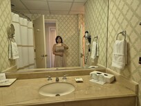 Room's bathroom