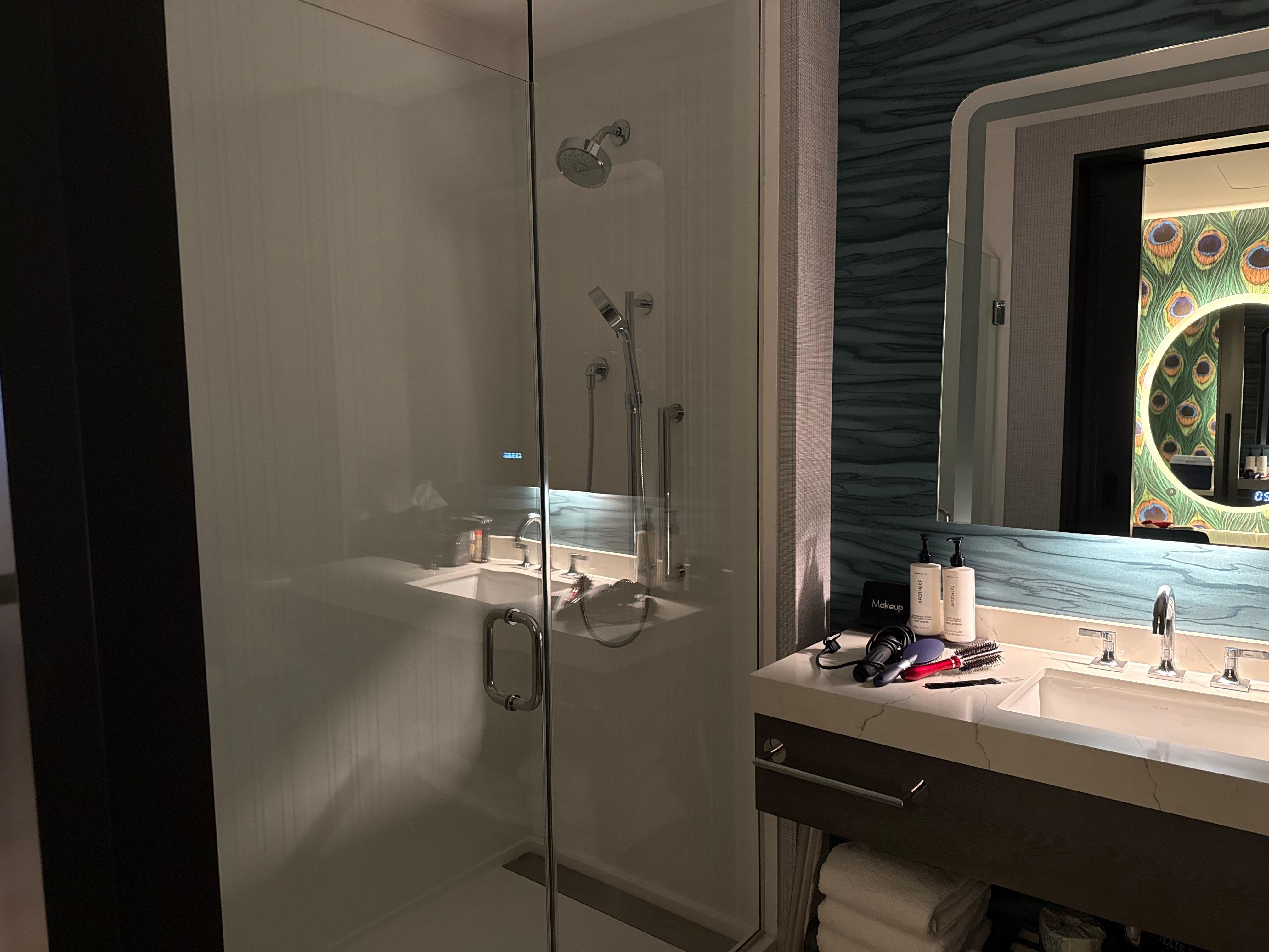 King bed room bath 