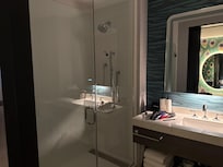 King bed room bath