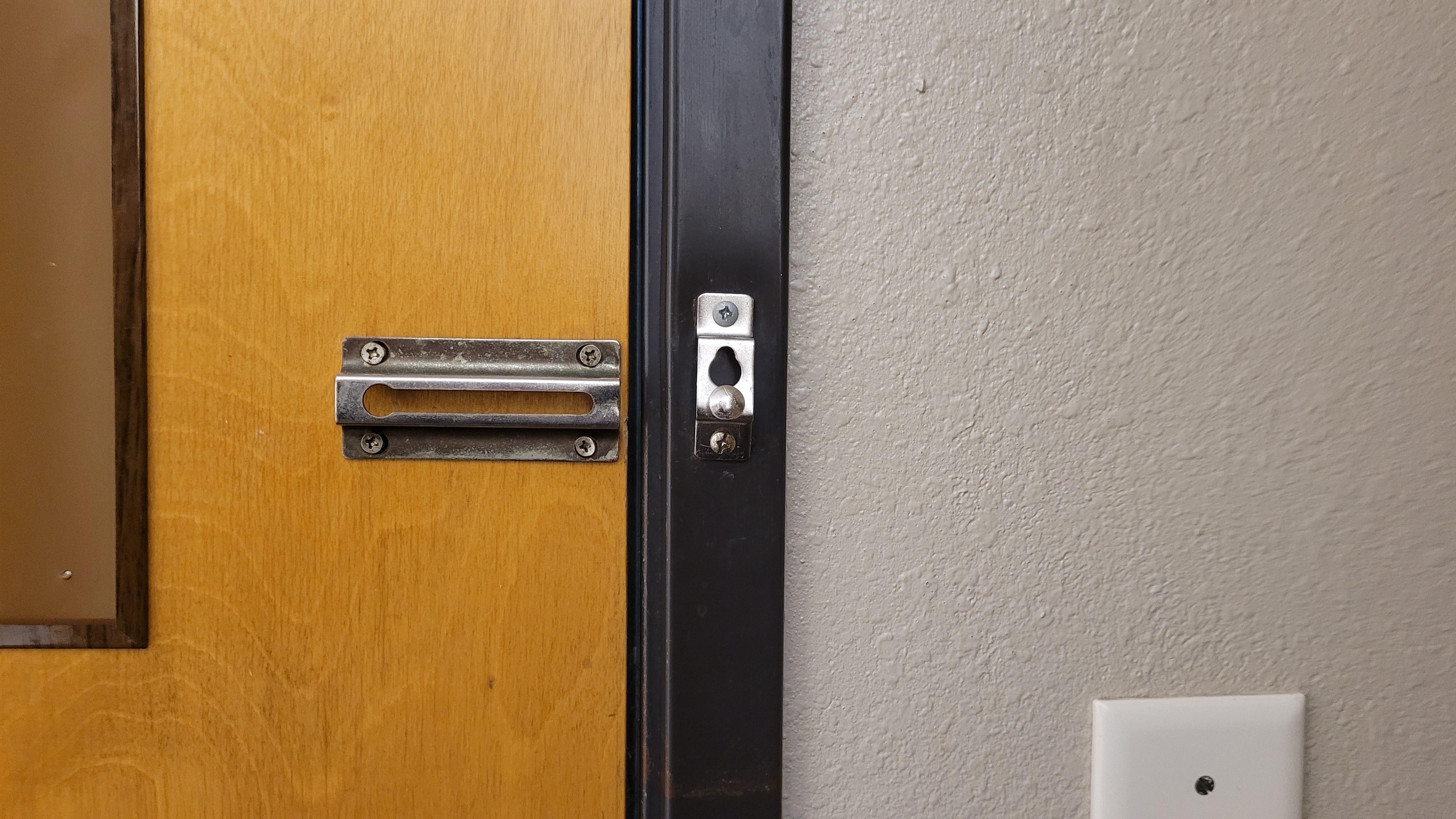 There was no chain available for the in room security. 